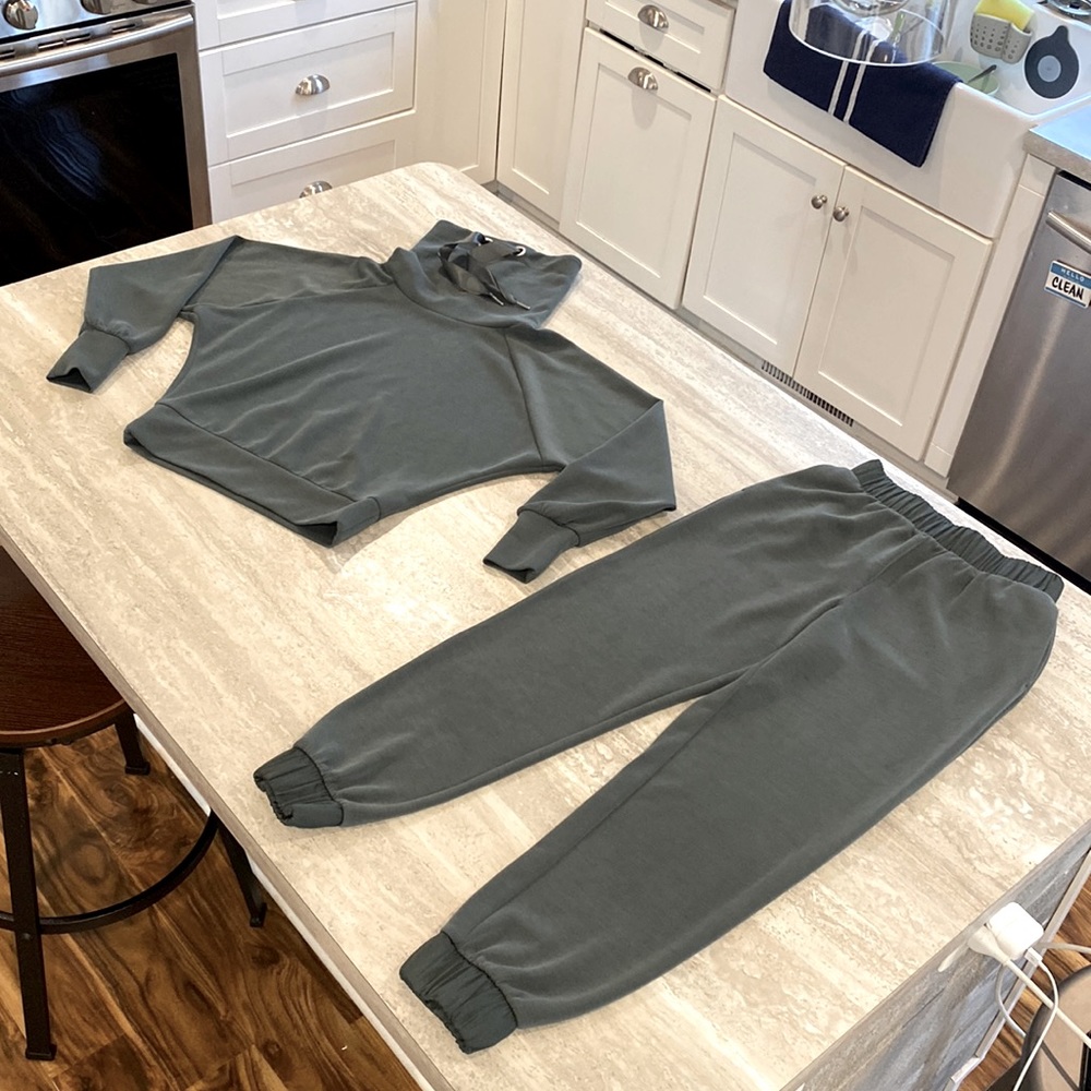 Express Casual 2-Piece Set, Size XXS fits like XS